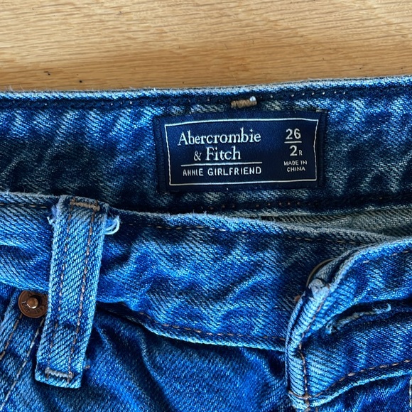 Abercrombie & Fitch Annie Girlfriend - Picture 3 of 4